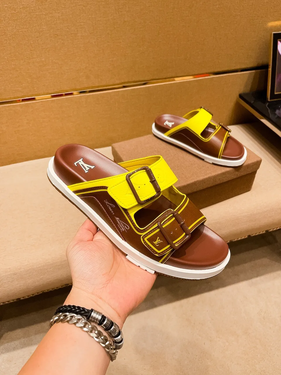 Men's shoes 💰 380 💰 New model on the market 🔥 [LV 🔥 Slippers] High-end 1:1 mold customization of first-layer cowhide, original upgraded version of the outsole, lighter and non-slip. The market's top quality, fashionable and trendy, versatile and popular, simple yet tasteful, a must-have for fashionistas, exuding a fashionable and casual atmosphere, fashion is at your feet, full of confidence, the same style at the counter 👍The season of spring and summer slippers is here, they are super beautiful to wear, 38-44, multiple colors available🔥